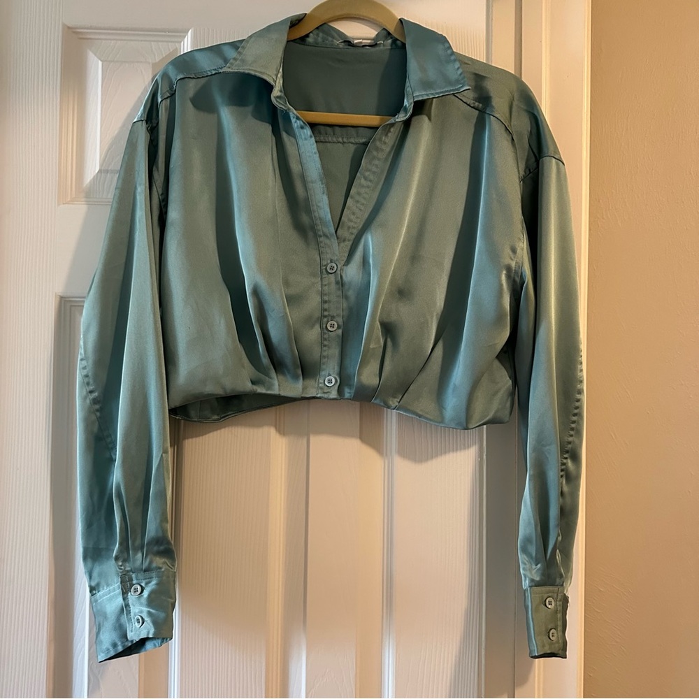 Long sleeve crop